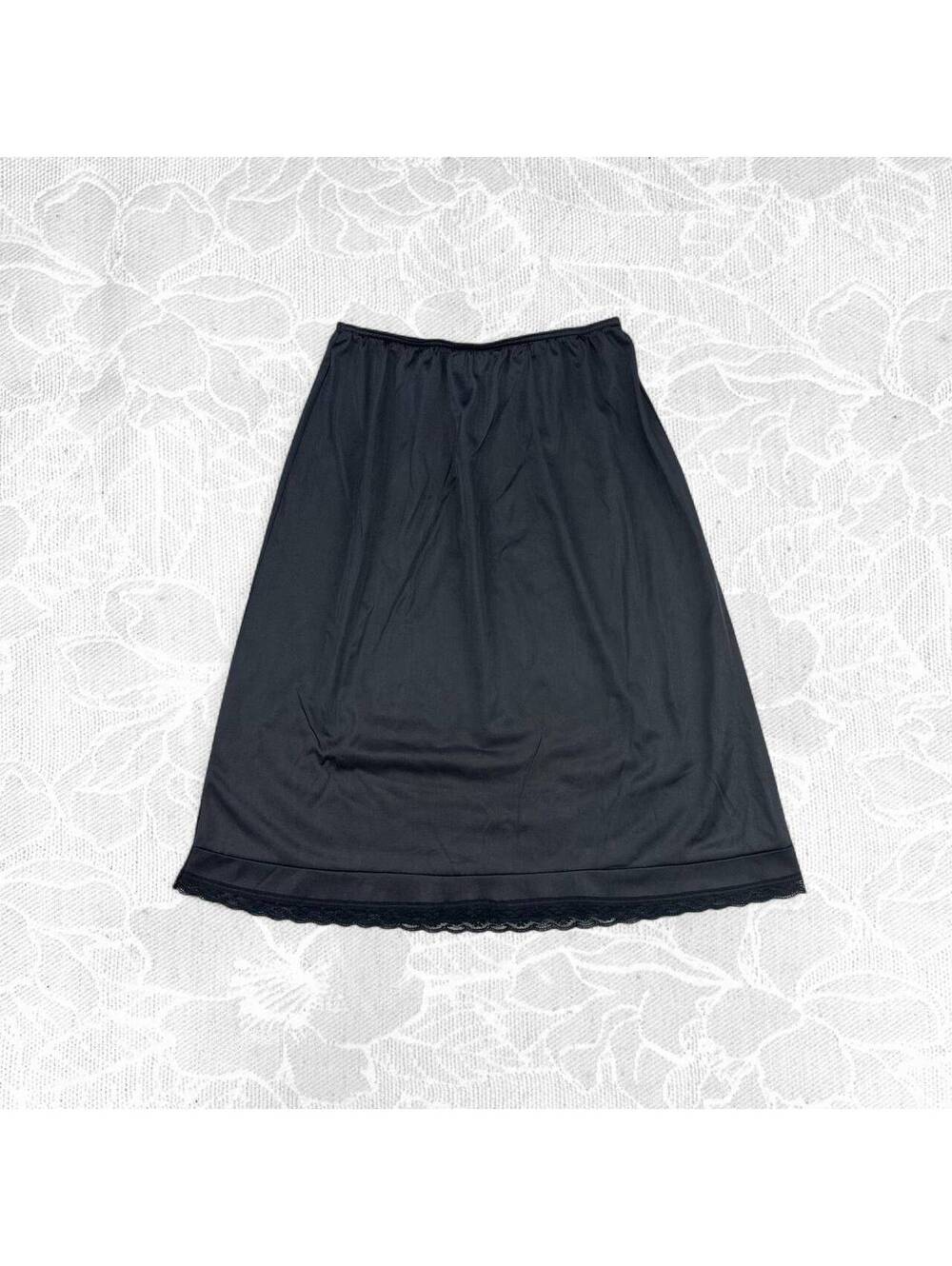 Warners Perfect Measure 80's Black Half Slip with Lace Trim - Medium